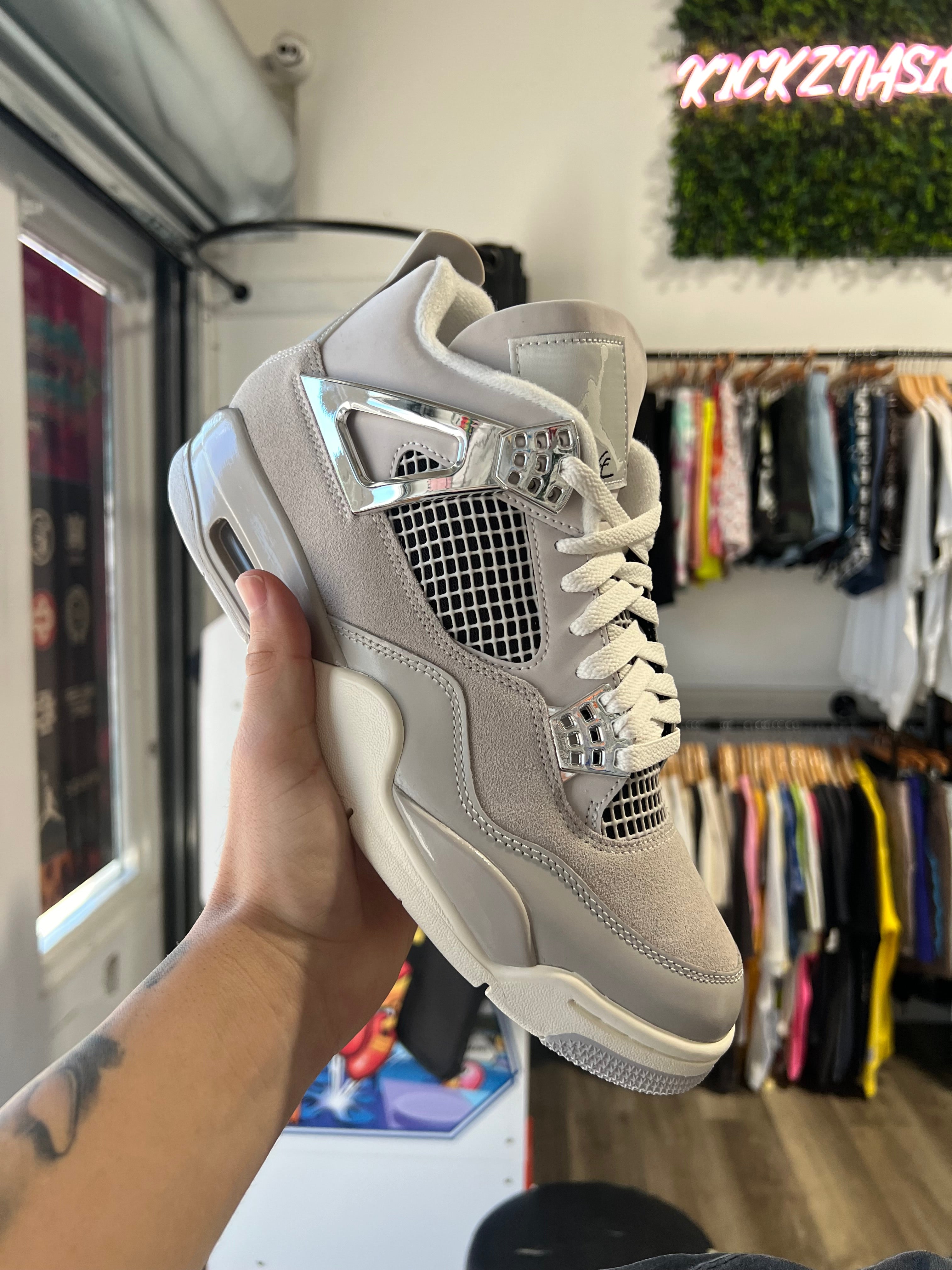 Jordan 4 frozen moment