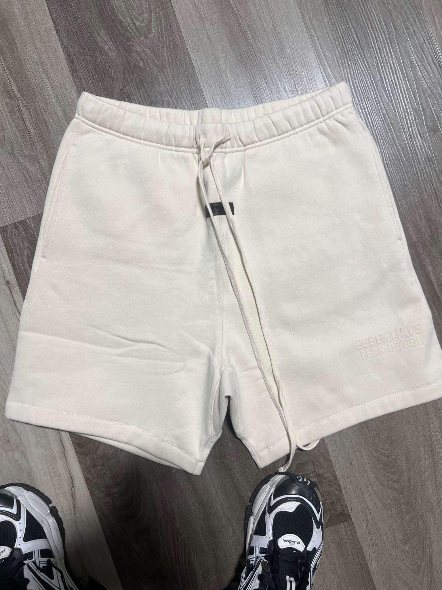 Essential fog shorts white