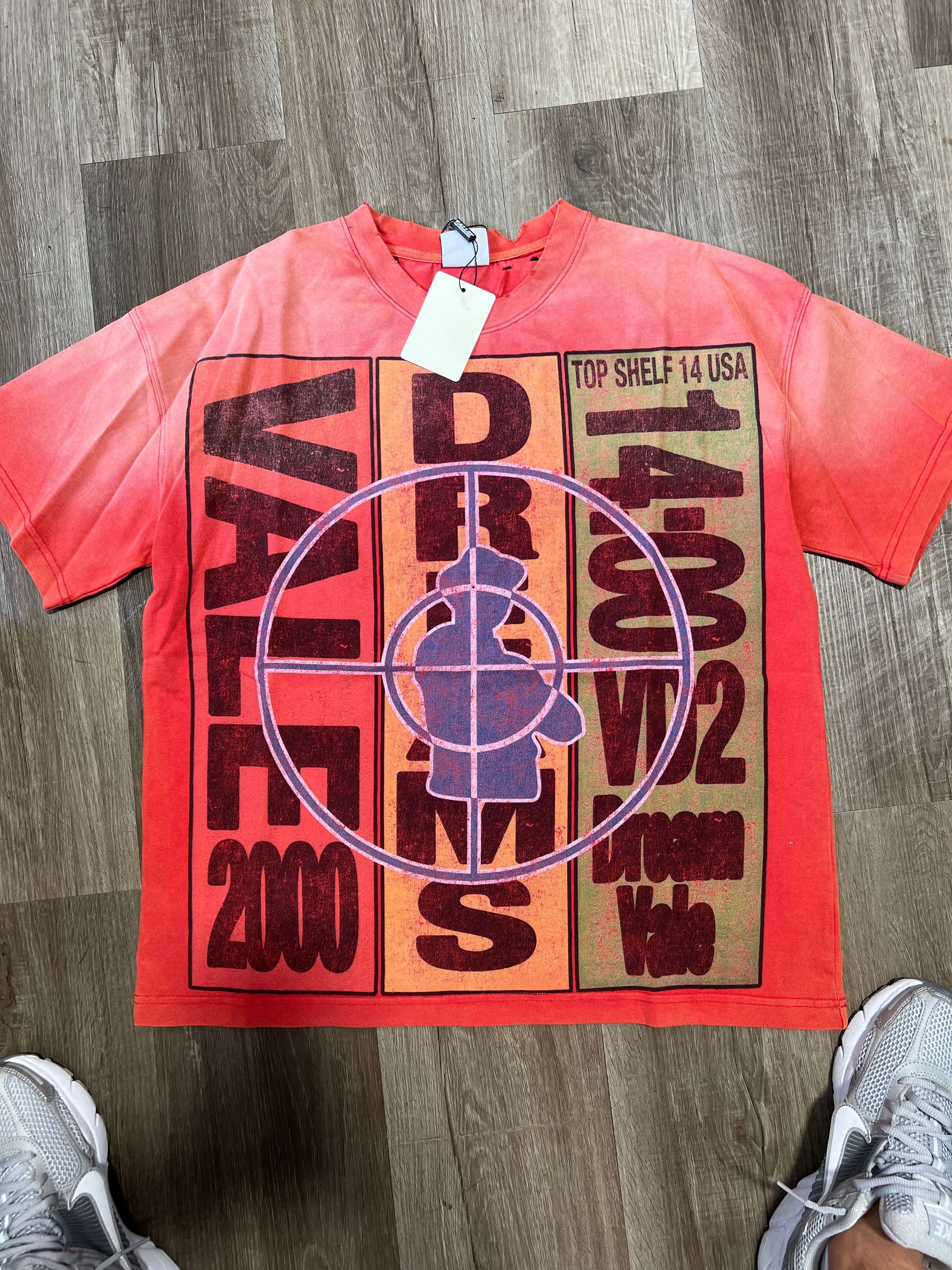 Vale lives top shelf 14 USA tee red