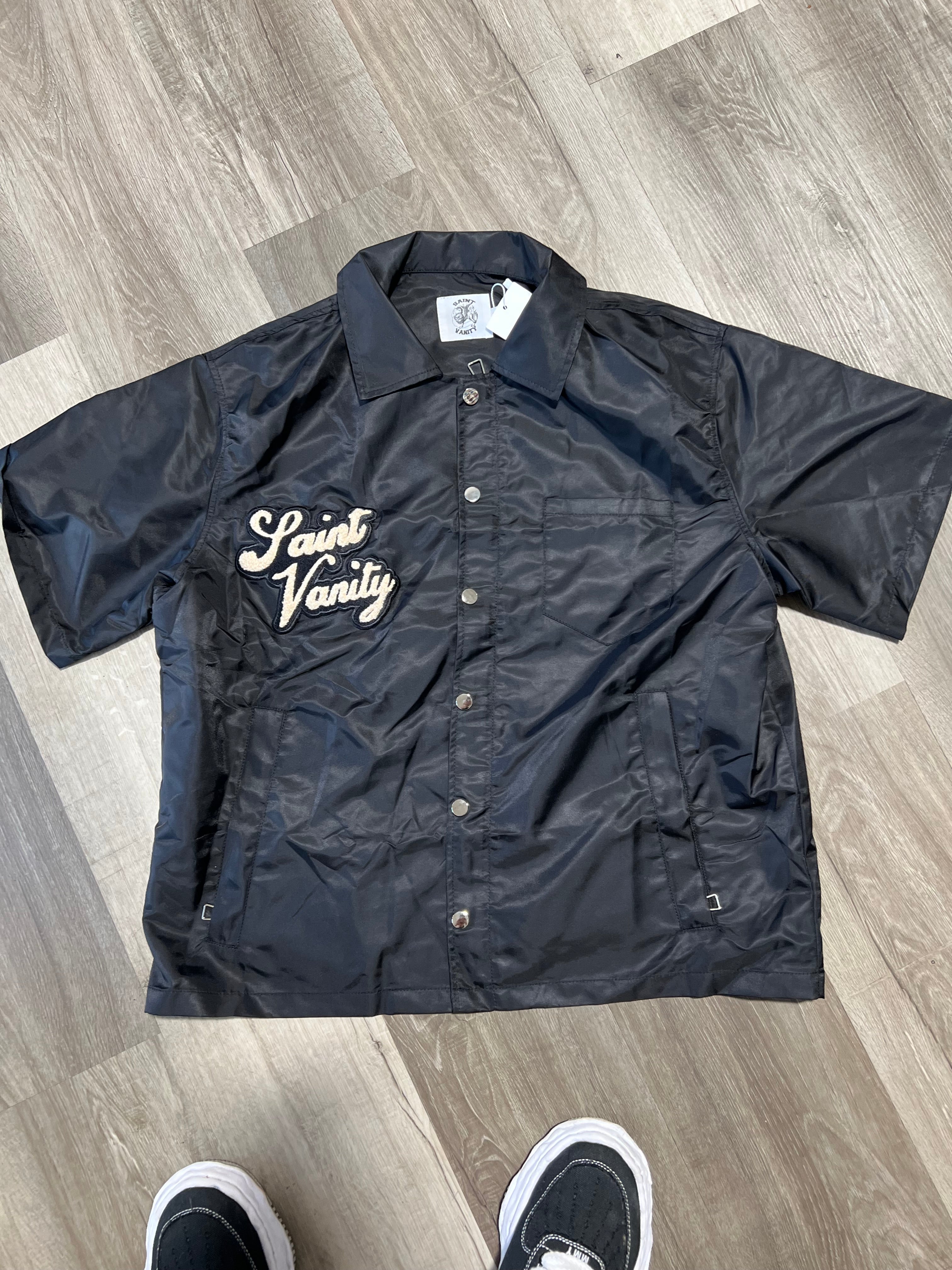 Saint vanity button top black