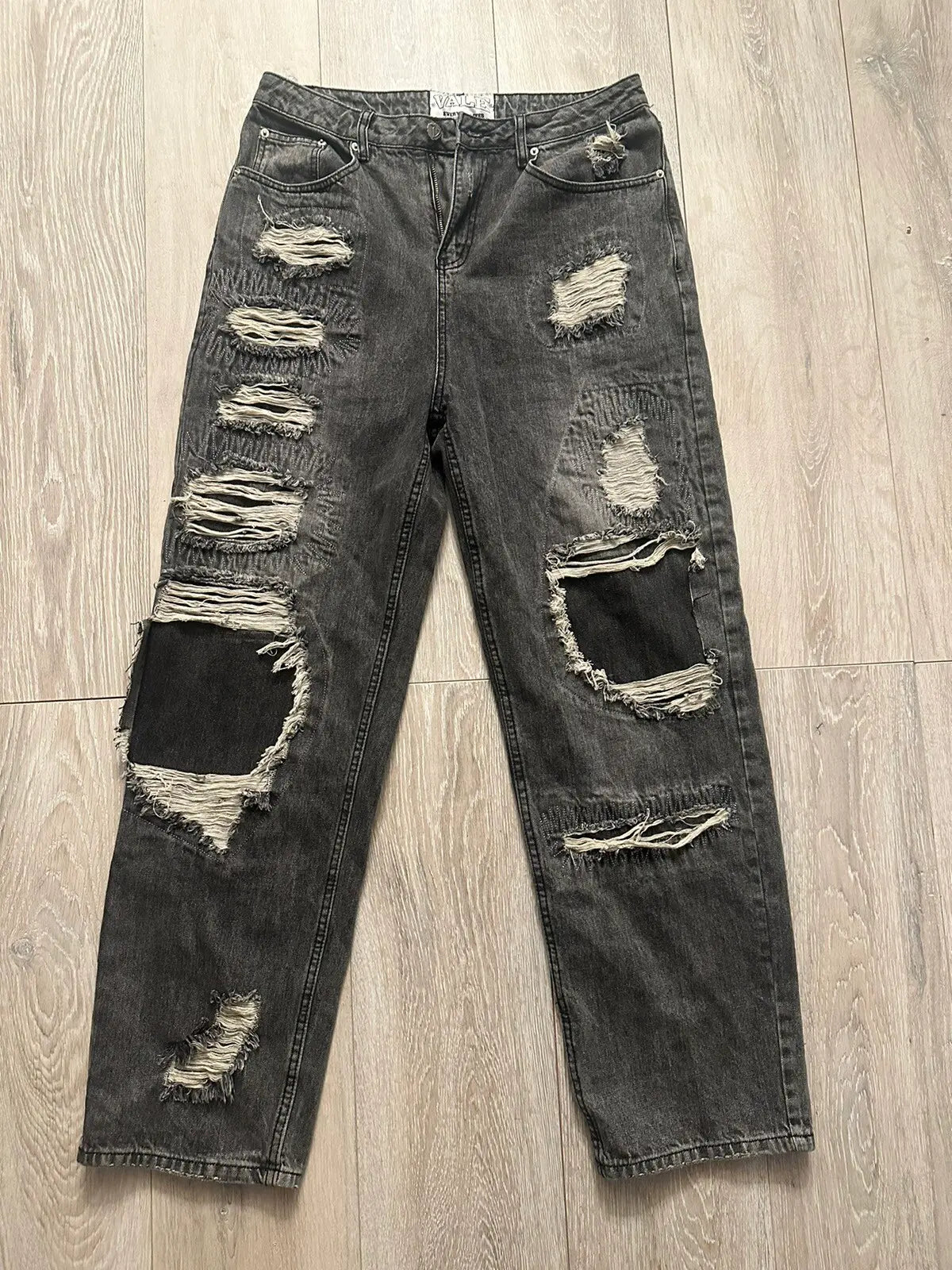 Vale Lives “Kurt Distressed” Jeans (Grey)