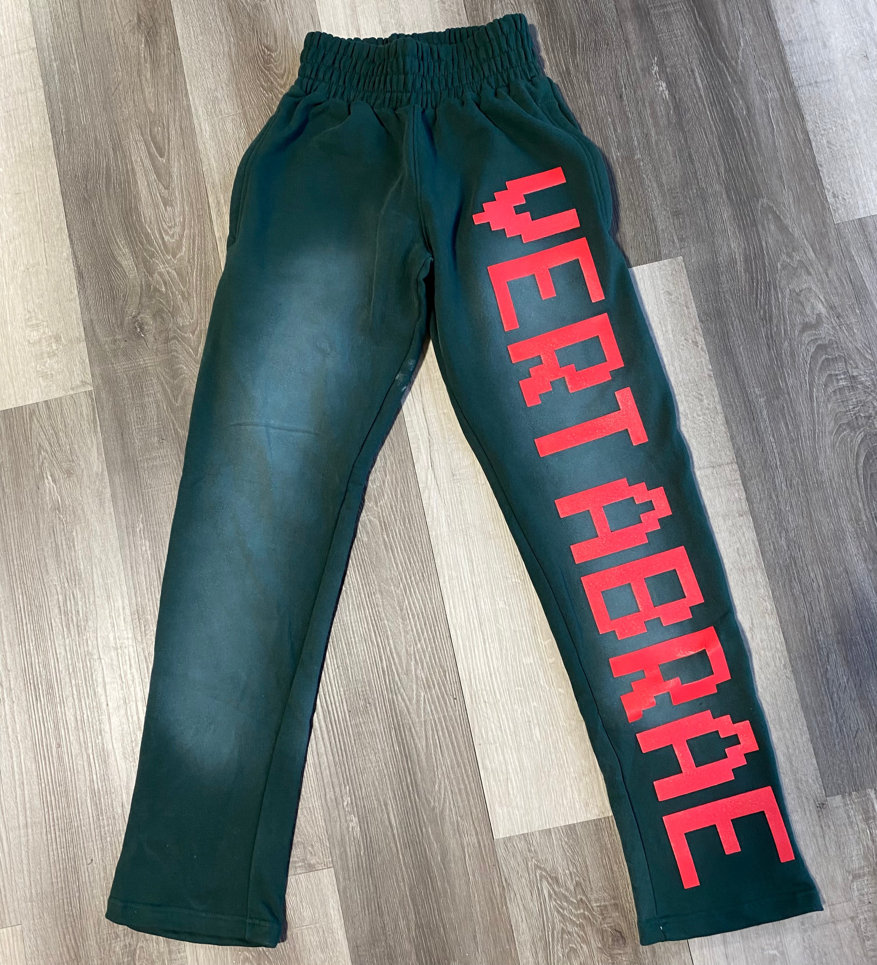 Vertabrae sweatpants green/ red logo